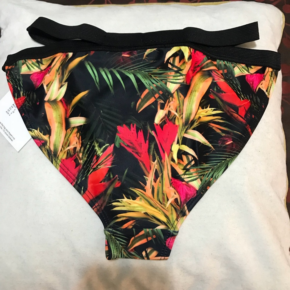 Exotic Bikini bottoms with Strappy waist detail - Picture 3 of 4